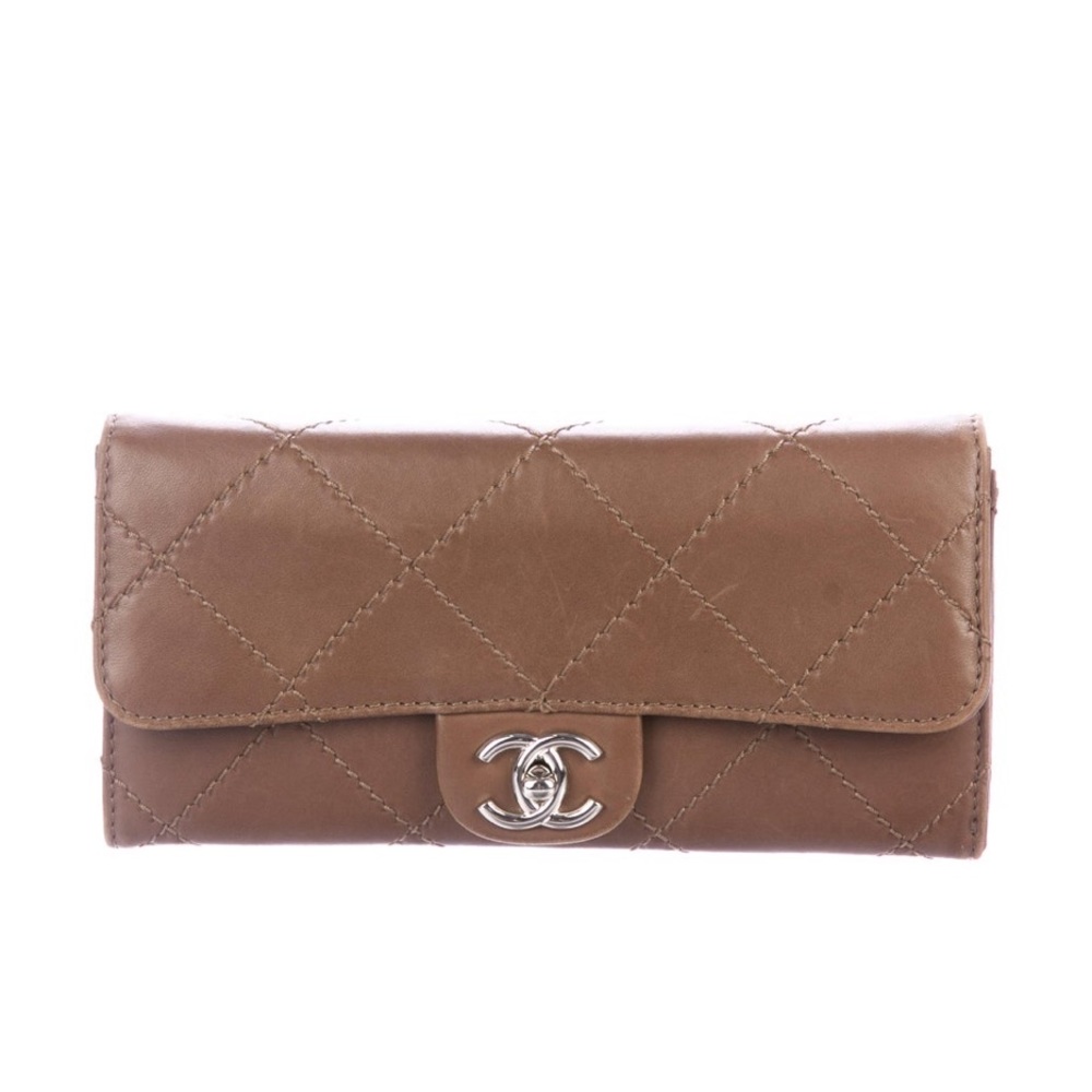 Chanel Wallet on a Chain (WOC)